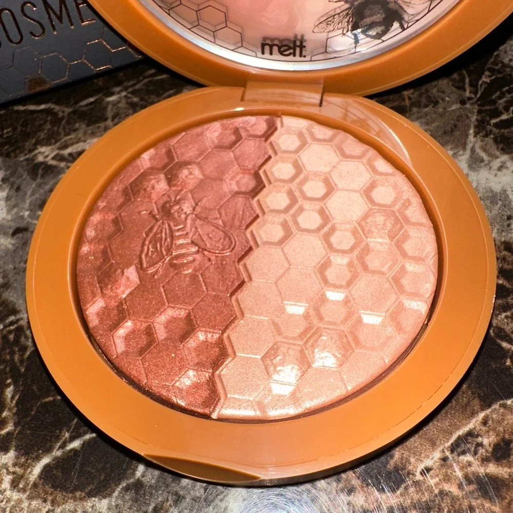 Melt Cosmetics Digital Dust Duo Bee Honeycomb Highlighter, Blush & Bronzer